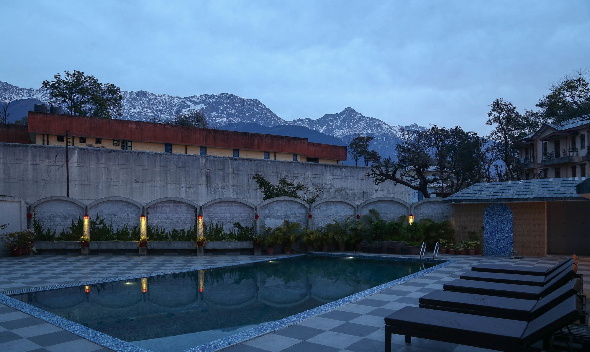 Hotel Treebo Trend Gk Conifer Dharamshala Exterior foto